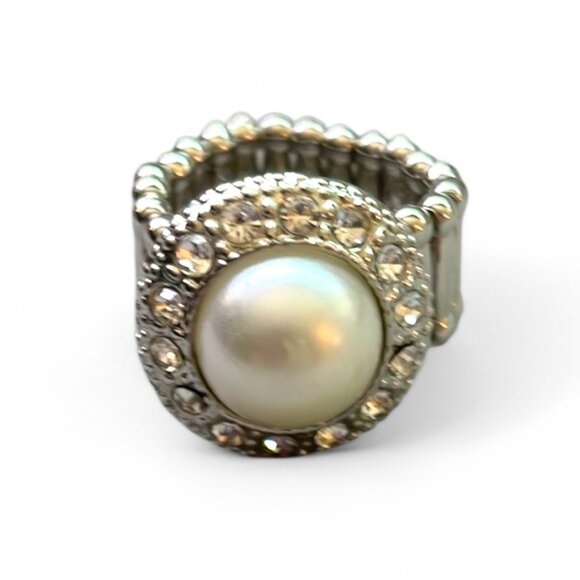 Silvertone ring with faux pearl and rinestones - Picture 1 of 4